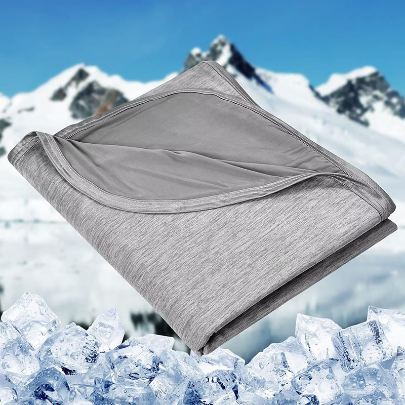 Cooling Blanket Hot Sleepers - 暑がりな方のための冷却サマーブランケット、軽量で薄い冷感ブランケット、寝汗、熱風症に最適、ベッド用ソフトブランケット